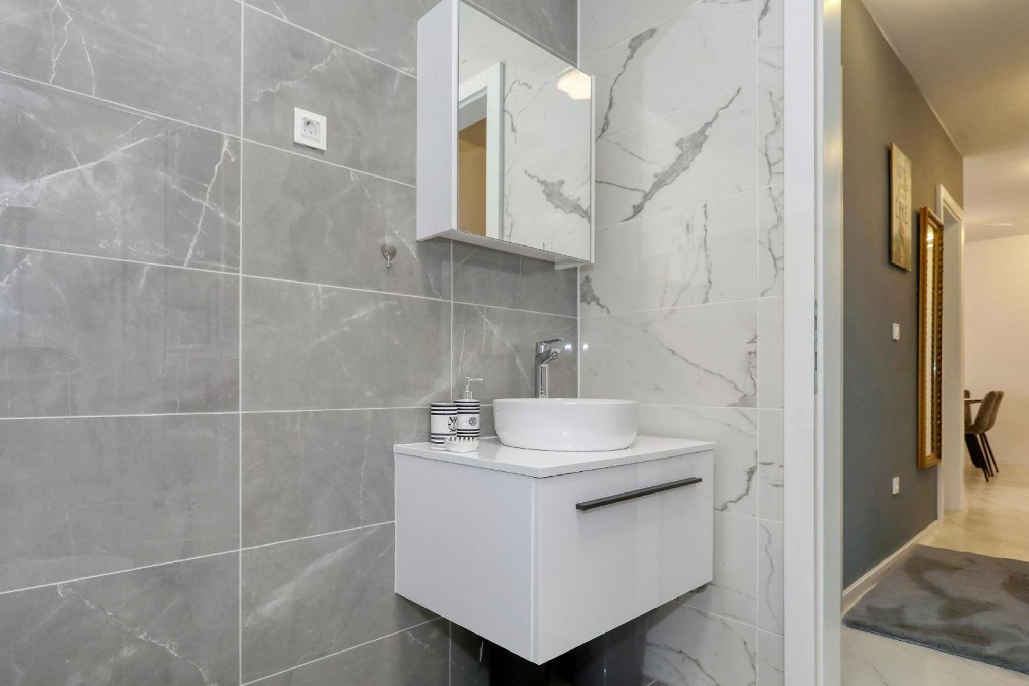 Apartment Relex With Pool & Jacuzzi Привлака Экстерьер фото