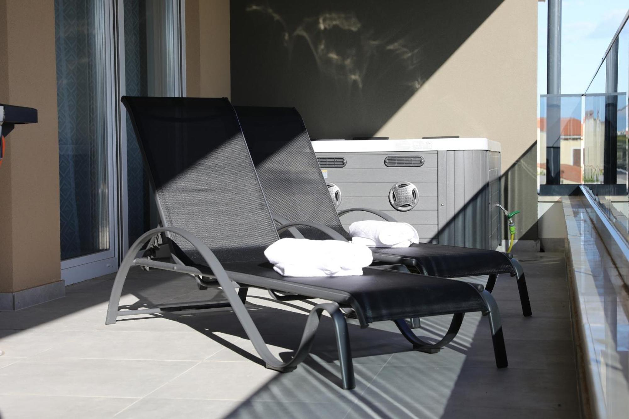 Apartment Relex With Pool & Jacuzzi Привлака Экстерьер фото