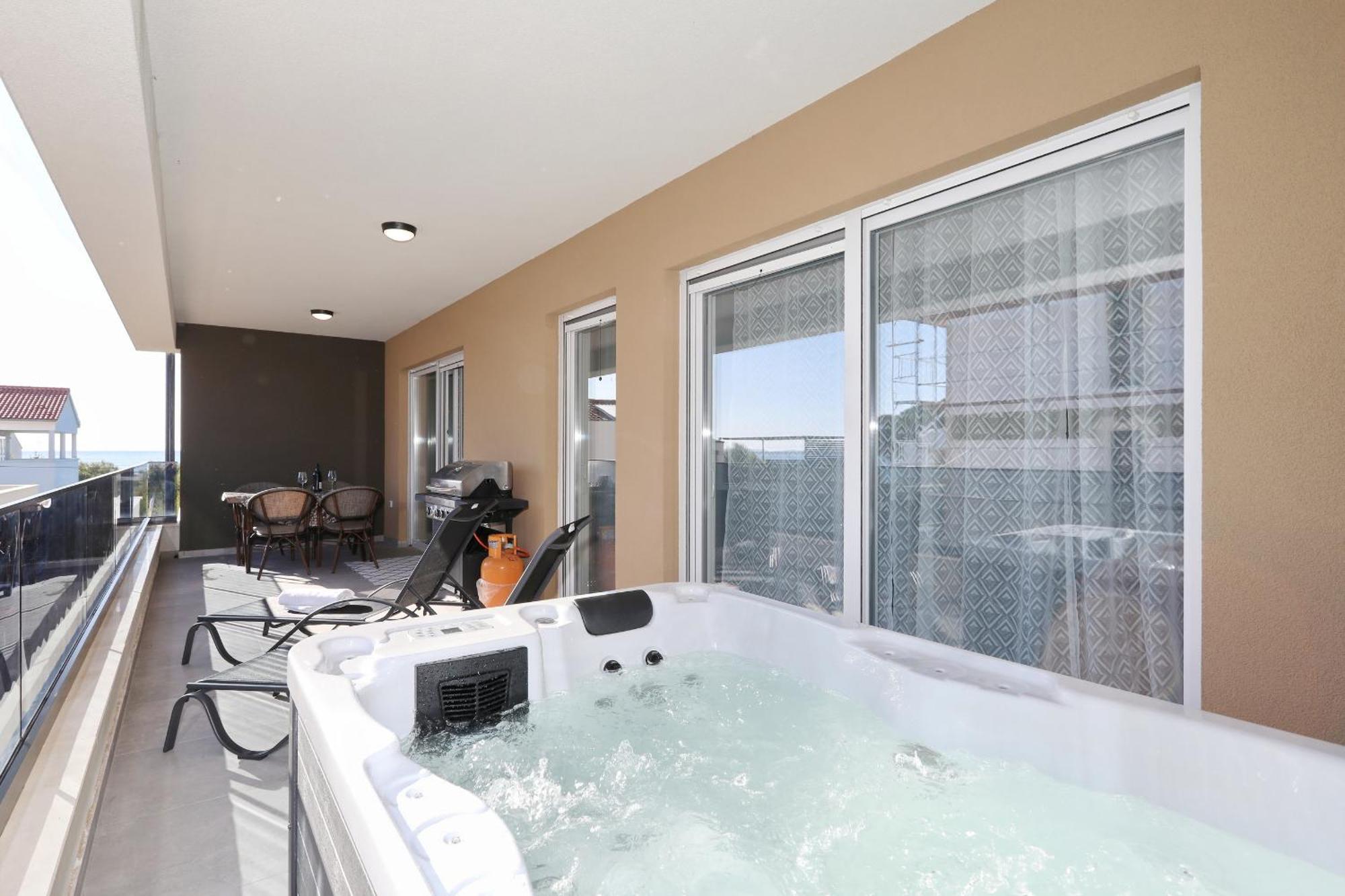 Apartment Relex With Pool & Jacuzzi Привлака Экстерьер фото