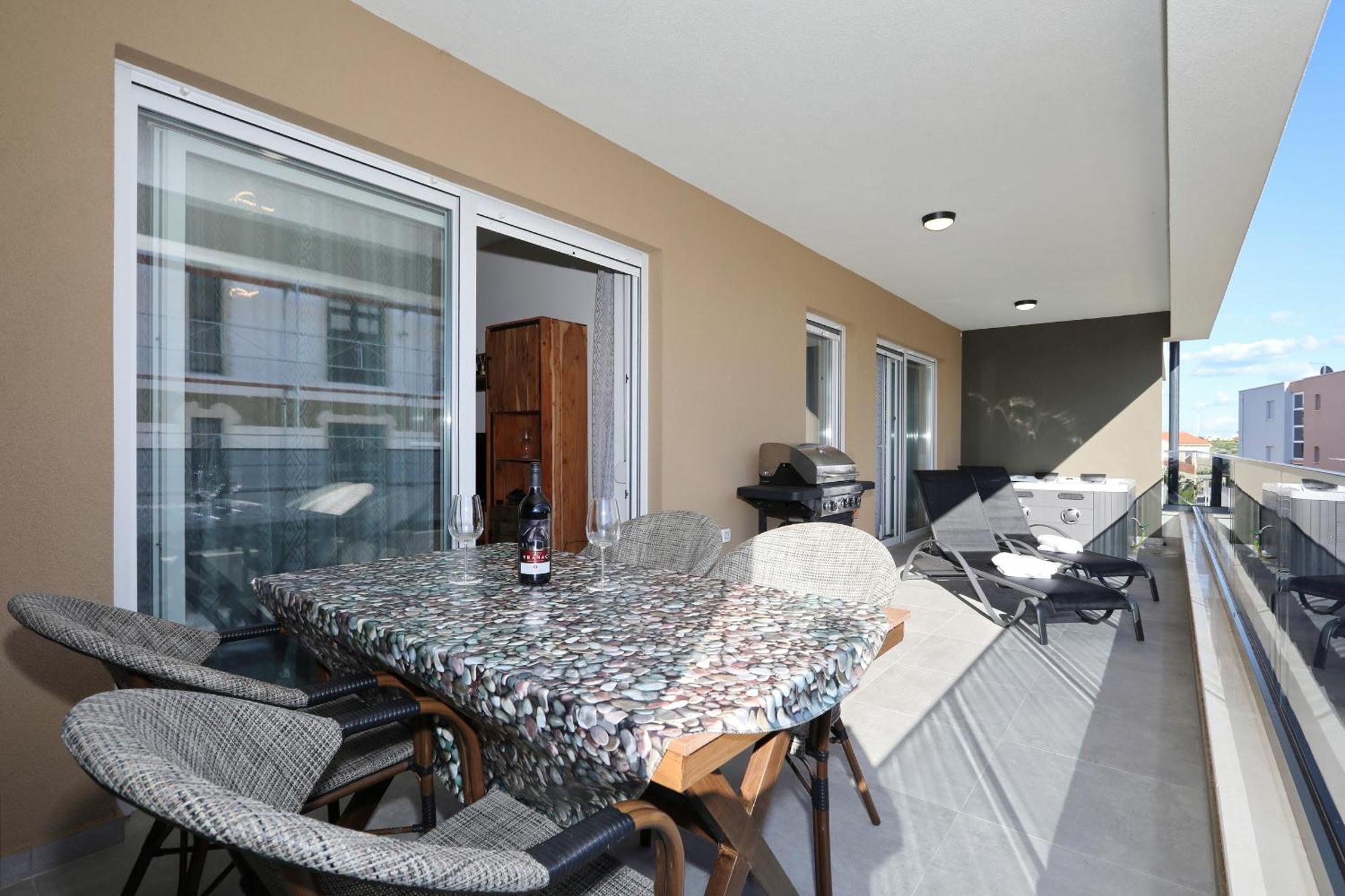 Apartment Relex With Pool & Jacuzzi Привлака Экстерьер фото