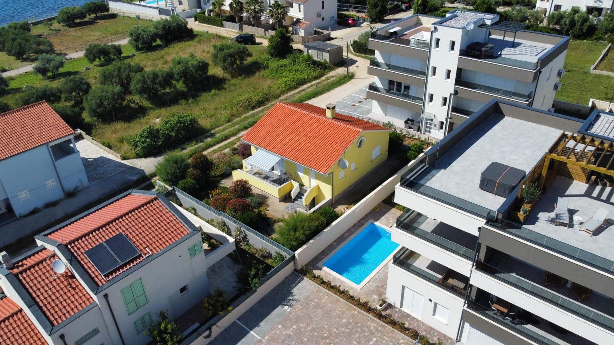 Apartment Relex With Pool & Jacuzzi Привлака Экстерьер фото
